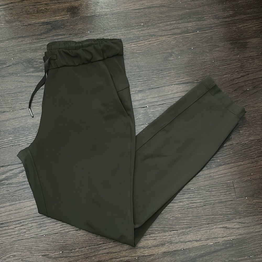 Green lululemon pants​